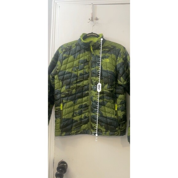 The North Face Boys L (14/16) ThermoBall™ Green Camo Lightweight Puffer - Picture 8 of 10